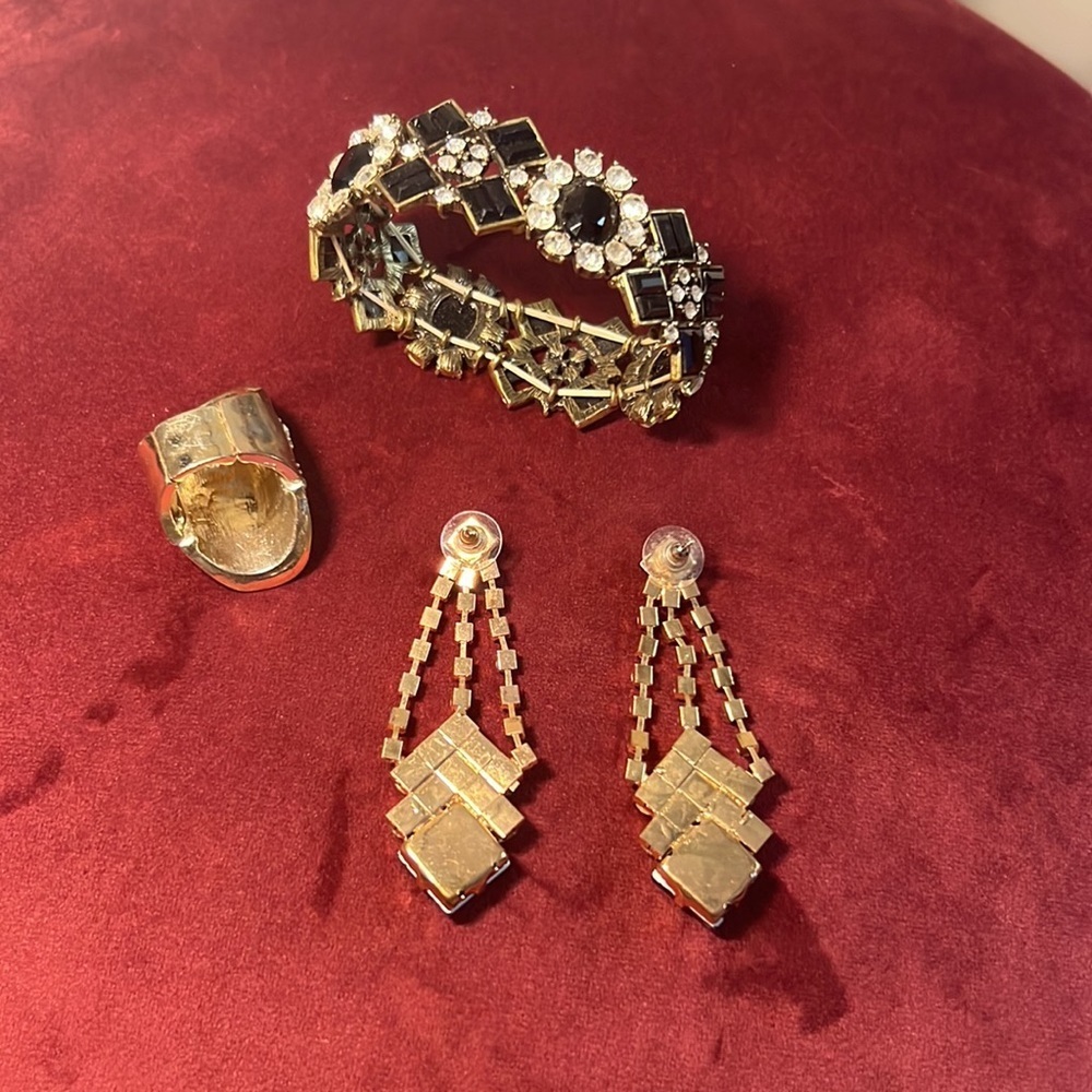 Black jewels gold metal crystal stones matching set of earrings bracelet & ring - Picture 4 of 4